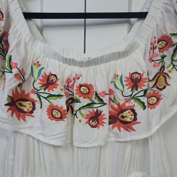 Davi and Dani embroidered flowers off the shoulder maxi dress, 1X - Picture 10 of 13